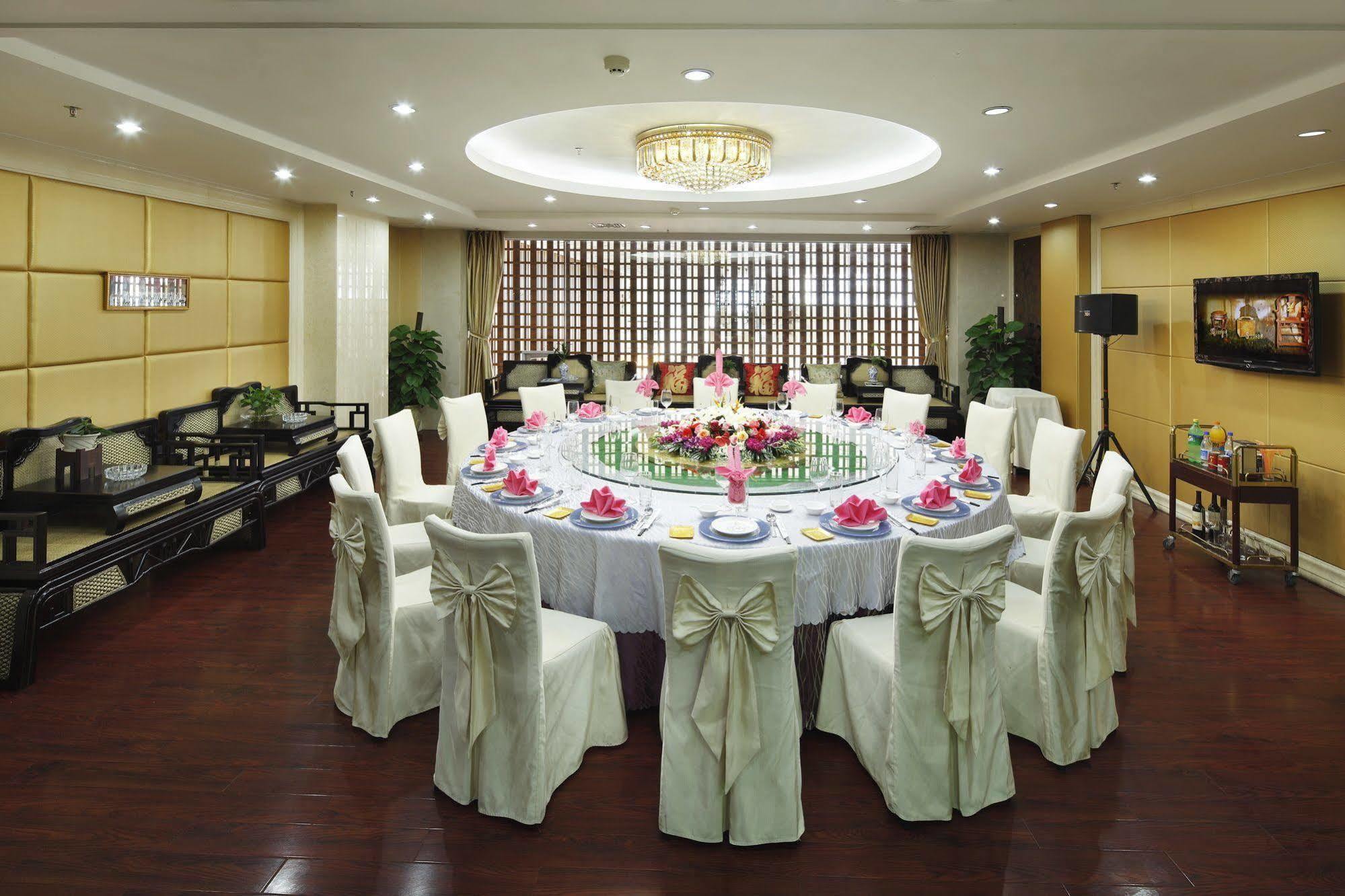 Gentle Grown Sanya Seashore Hotel Bagian luar foto