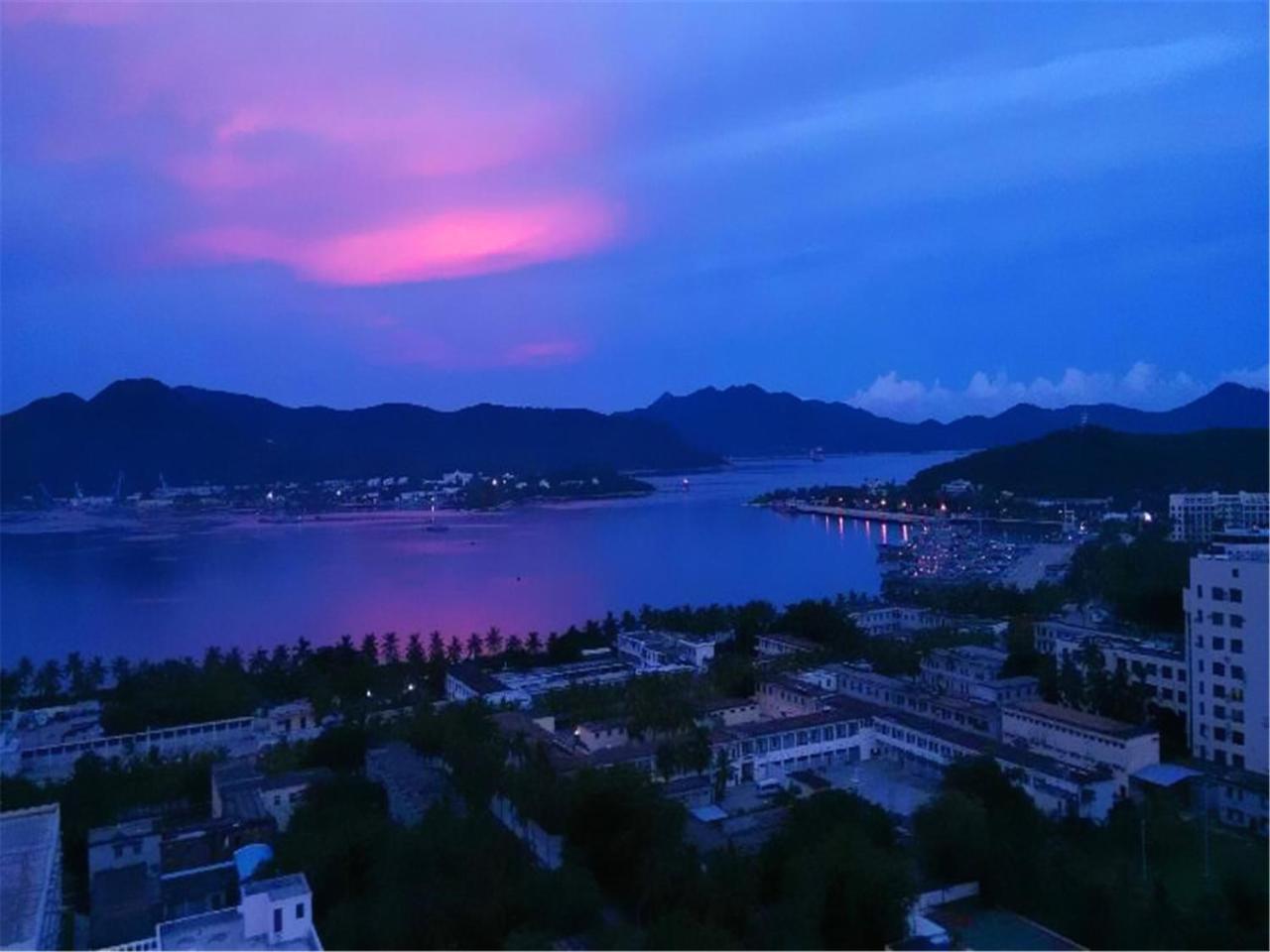 Gentle Grown Sanya Seashore Hotel Bagian luar foto